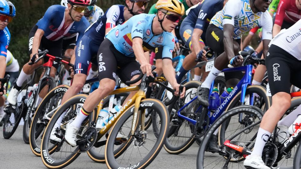 Der Belgier Remco Evenepoel (Mitte) in Aktion. Der Belgier Remco Evenepoel (Mitte) in Aktion.