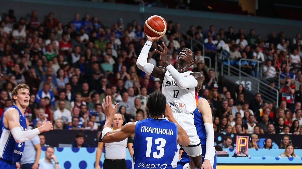 Dennis Schröder will die deutschen Basketballer auch zum EM-Titel führen. Dennis Schröder will die deutschen Basketballer auch zum EM-Titel führen.