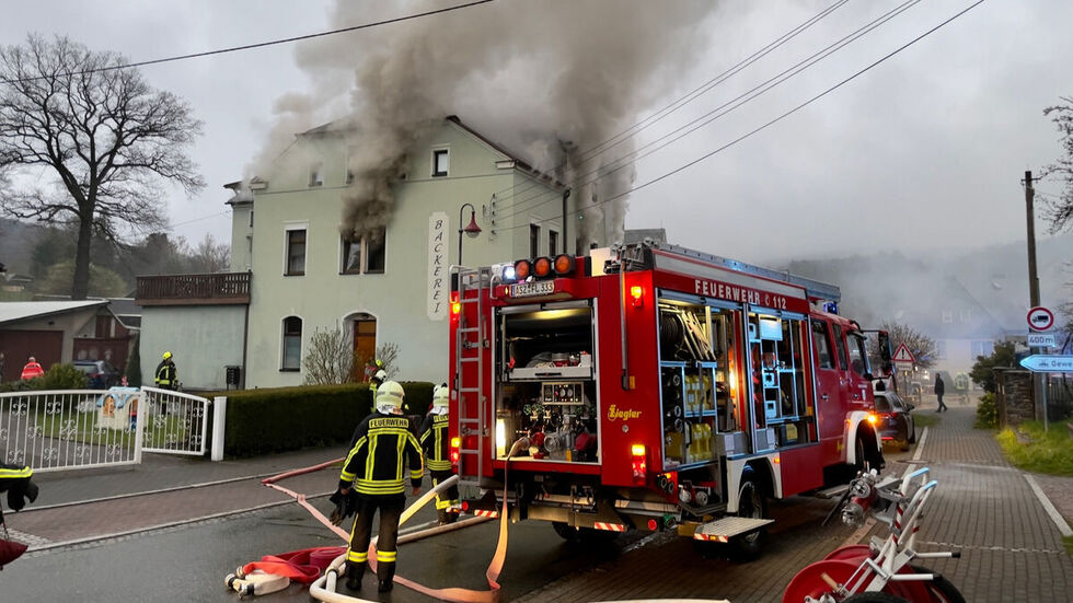 Der Brand brach am Morgen in einem Mehrfamilienhaus aus.