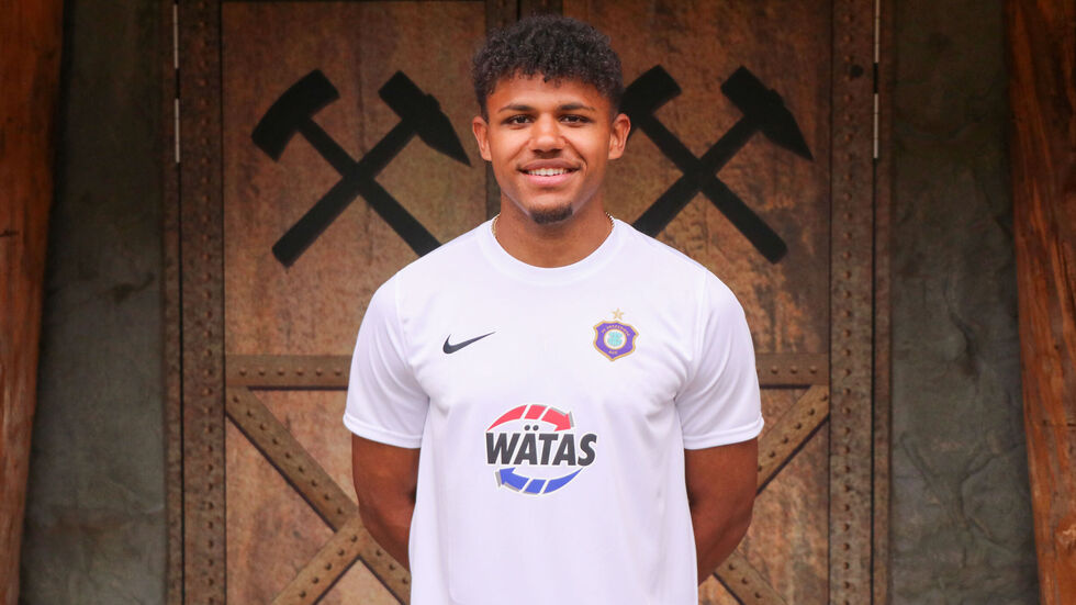 Paul-Philipp Besong, Angreifer, 21 Jahre.