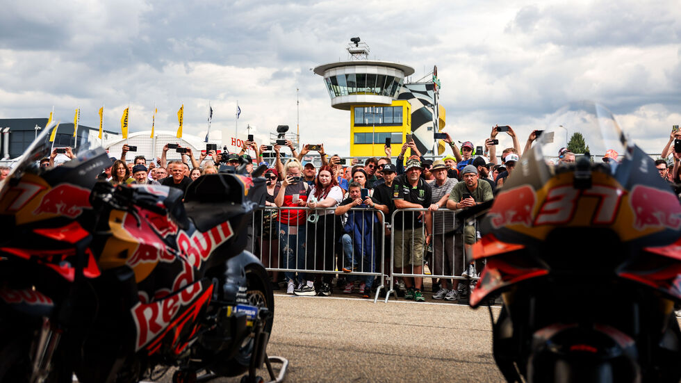Das BSW beantragt im Landtag, die Fankultur am Sachsenring als immaterielles Kulturerbe zu unterstützen. Das BSW beantragt im Landtag, die Fankultur am Sachsenring als immaterielles Kulturerbe zu unterstützen.