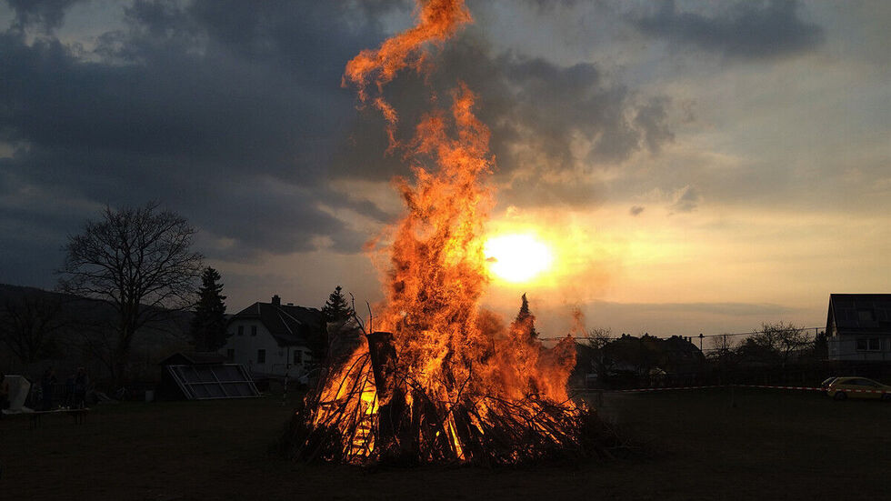 Auch in Kleinneuschönberg wird an der Feuerwehr wieder ein Hexenfeuer entzündet.