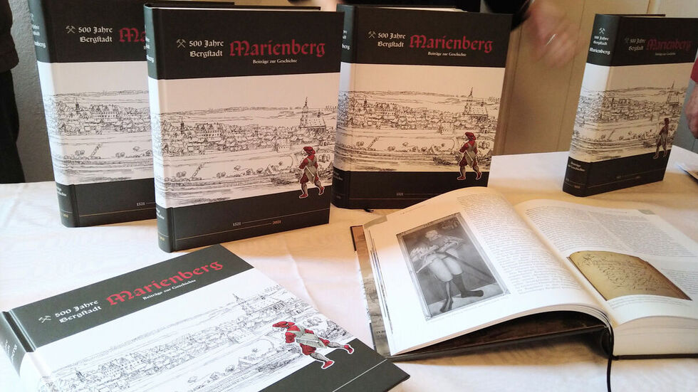 Die Jubiläumsausgabe der Chronik vom letzten Jahr war schnell vergriffen. Die Jubiläumsausgabe der Chronik vom letzten Jahr war schnell vergriffen.