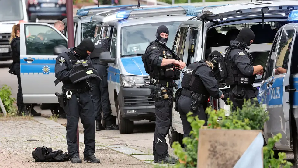 Für den Einsatz wurde die Hofer Straße komplett gesperrt. Für den Einsatz wurde die Hofer Straße komplett gesperrt.
