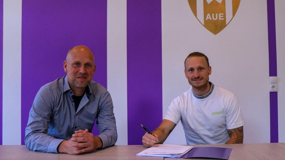 Aue Chefcoach Timo Rost (links) mit Neuzugang Marvin Stefaniak