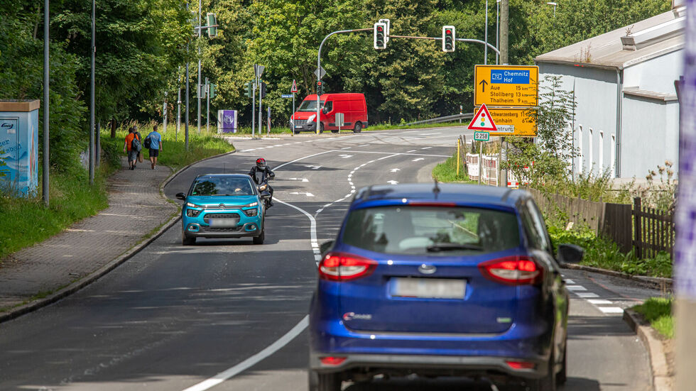 Seit Freitagnachmittag kann der Verkehr durch Zwönitz wieder ordentlich rollen. Seit Freitagnachmittag kann der Verkehr durch Zwönitz wieder ordentlich rollen.