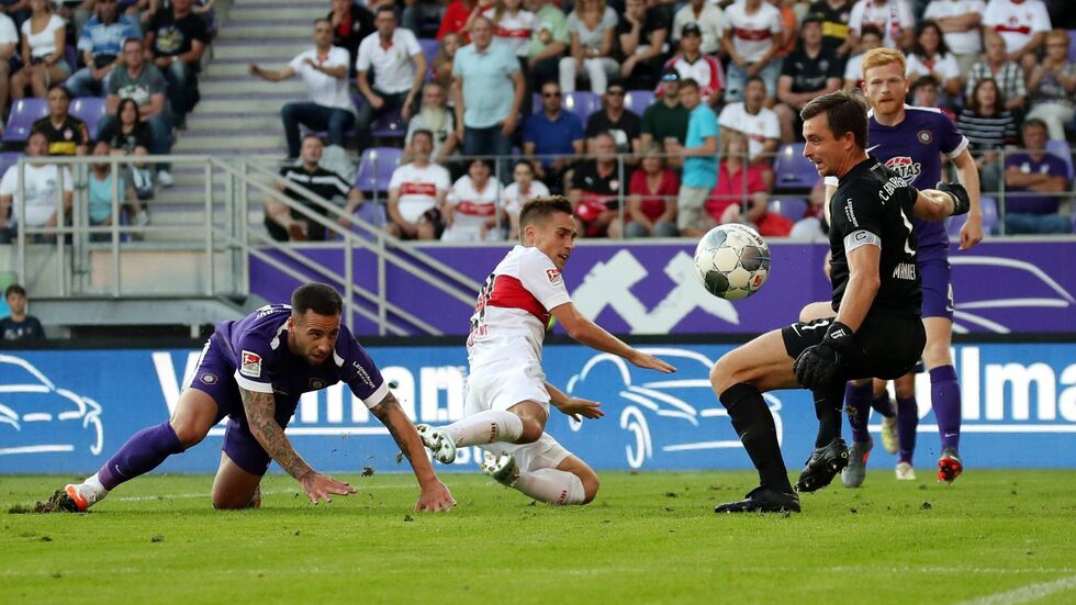 Erzgebirge Aue spielt gegen Aufstiegsfavorit Stuttgart 0:0. Erzgebirge Aue spielt gegen Aufstiegsfavorit Stuttgart 0:0.