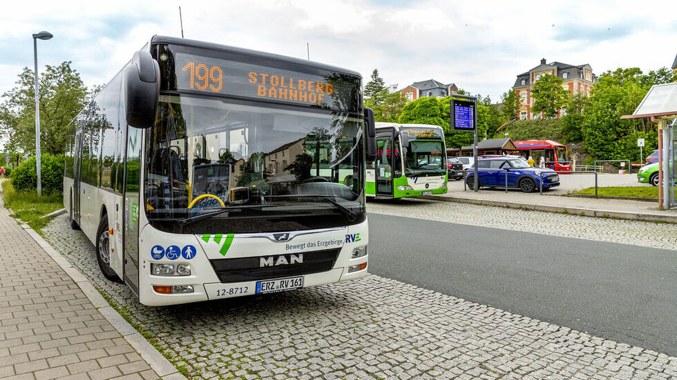 Mit der neuen Technik sollen auch am Stollberger Busbahnhof Anschlüsse künftig besser abgestimmt werden.