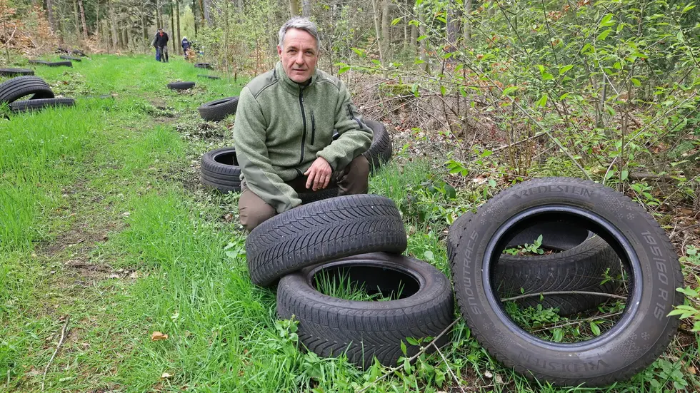 In seinen 26 Jahren als Revierförster hat Frank Günther so ein Ausmaß an illegaler Müllablagerung noch nie erlebt.