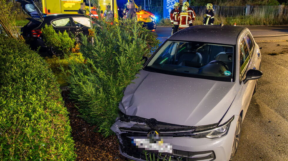 Zur Höhe des Sachschadens liegen noch keine Angaben vor. Zur Höhe des Sachschadens liegen noch keine Angaben vor.