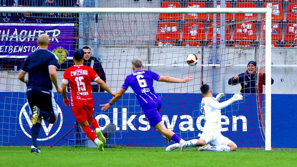 Heidrich sorgt mit dem 2:0 für die Auer Vorenscheidung Heidrich sorgt mit dem 2:0 für die Auer Vorenscheidung