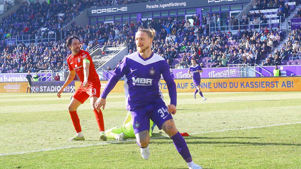 Marvin Stefaniak nach dem 1:0 für die Veilchen