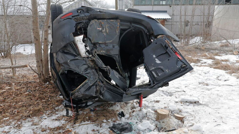 Das völlig zerstörte Auto.