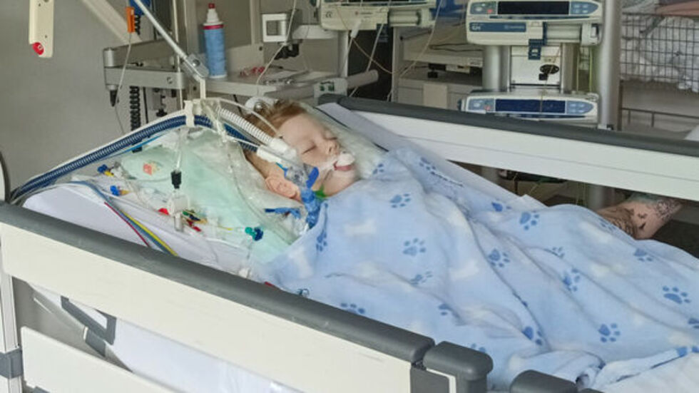 Max liegt in der Uniklinik in Dresden im Wachkoma. Max liegt in der Uniklinik in Dresden im Wachkoma.