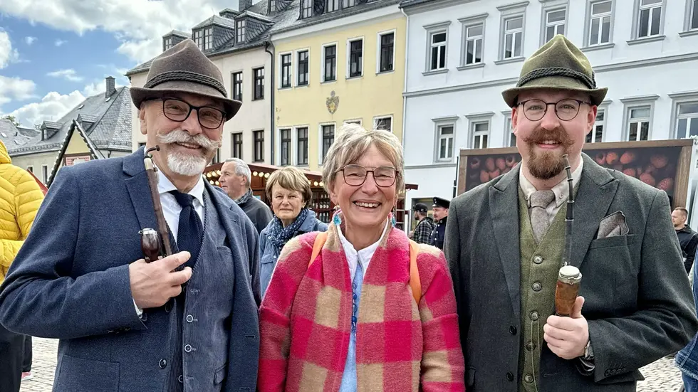 Bis zum 5. Juni präsentieren Fans in den sozialen Netzwerken ihre “Anton-Günther-Gedächtnisbärte”. Bis zum 5. Juni präsentieren Fans in den sozialen Netzwerken ihre “Anton-Günther-Gedächtnisbärte”.