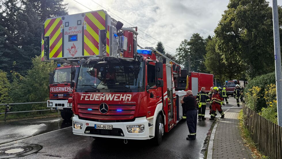 50 Einsatzkräfte rückten am Montagvormittag in Königswalde an. 50 Einsatzkräfte rückten am Montagvormittag in Königswalde an.