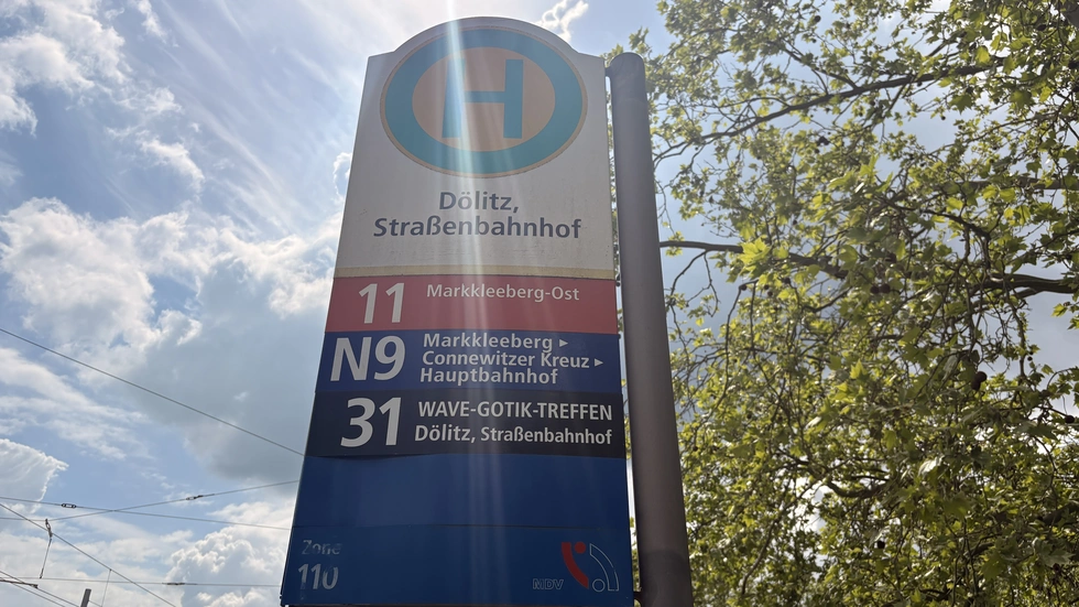 Sogar die LVB hat ihr Haltestellenschild an das Festival angepasst - coole Aktion! Sogar die LVB hat ihr Haltestellenschild an das Festival angepasst - coole Aktion!