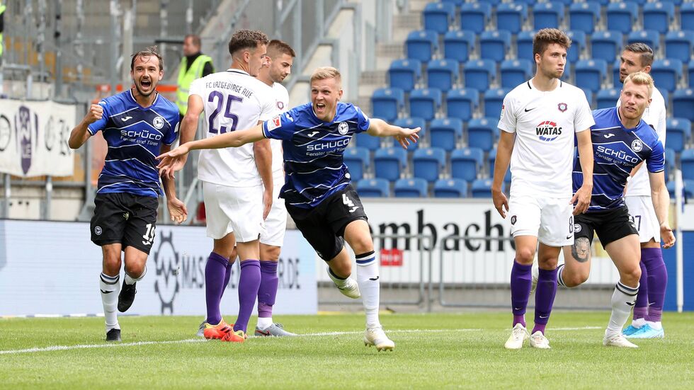 Erzgebirge Aue kassiert in Bielefeld die erste Saisonniederlage.
