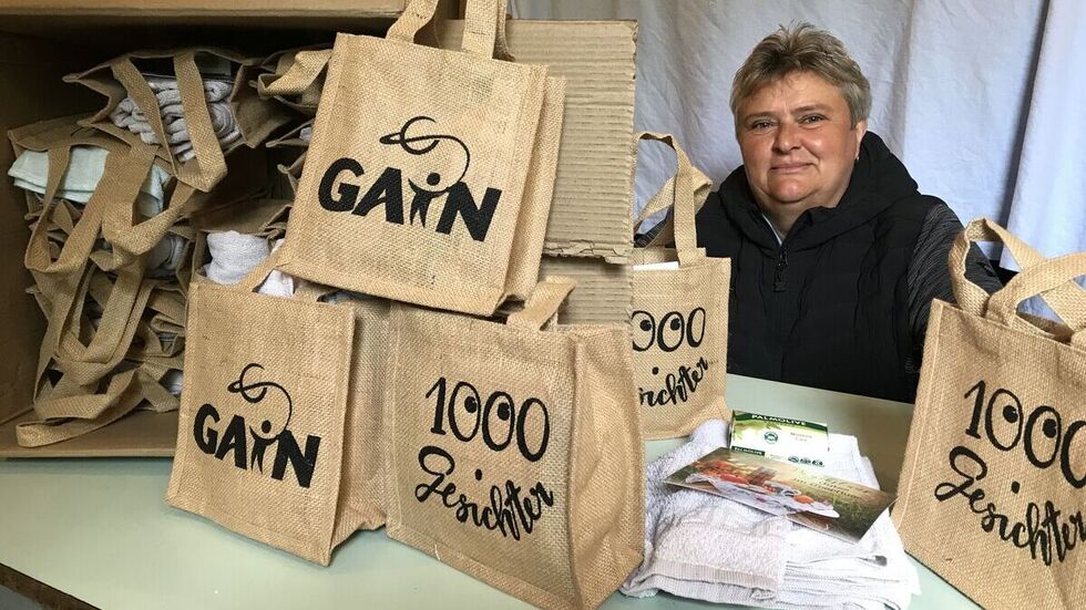 Annett Seifert koordiniert die Sachspenden und die Beladung des Containers. Annett Seifert koordiniert die Sachspenden und die Beladung des Containers.