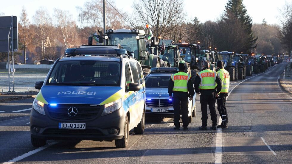 Die Bauern auf ihrer Sternfahrt nach Dresden Die Bauern auf ihrer Sternfahrt nach Dresden