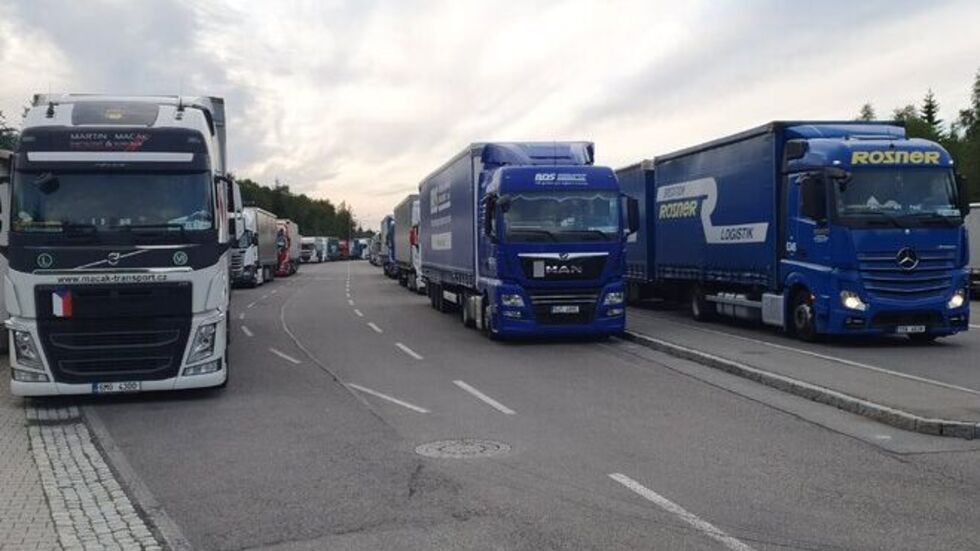 Ginge es nach der Bürgerinitiative, würde schon am Grenzübergang Reitzenhain (Foto) ein Nachtfahrverbot für Lkw gelten. Ginge es nach der Bürgerinitiative, würde schon am Grenzübergang Reitzenhain (Foto) ein Nachtfahrverbot für Lkw gelten.