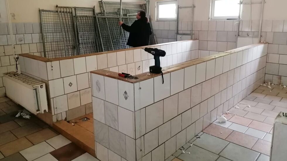 Die alten Boxen verschwinden, und es sollen moderne Hundezimmer entstehen. Die alten Boxen verschwinden, und es sollen moderne Hundezimmer entstehen.