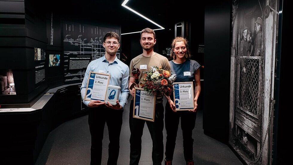 Leonard Kremnitz (l.), Christoph Nerger und Alina Schmidt präsentierten ihre kreativen Konzepte in der Kategorie Idee. Gewinner dieser Kategorie des Gründungsnetzwerk SAXEED ist Christoph Nerger mit seiner Idee für Seetang-Farmen. Leonard Kremnitz (l.), Christoph Nerger und Alina Schmidt präsentierten ihre kreativen Konzepte in der Kategorie Idee. Gewinner dieser Kategorie des Gründungsnetzwerk SAXEED ist Christoph Nerger mit seiner Idee für Seetang-Farmen.