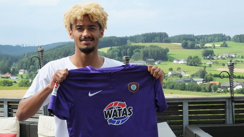 Der FC Erzgebirge Aue hat Stürmer Emmanuel Iyoha von Bundesliga-Aufsteiger Fortuna Düsseldorf für ein Jahr auf Leihbasis verpflichtet. © FC Erzgebirge Aue