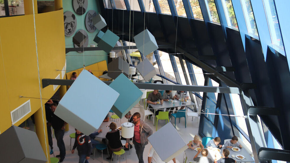 Modern und Lichtdurchflutet ist die neue Schilmensa. Foto: SVF/Eberbach Modern und Lichtdurchflutet ist die neue Schilmensa. Foto: SVF/Eberbach