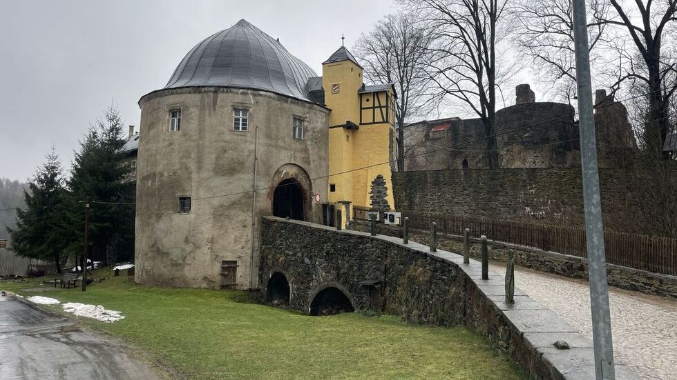 Das Torhaus der Schlossruine Hartenstein. 