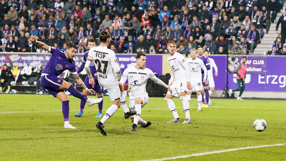 Pascal Testroet trifft zum entscheidenden 3:1.