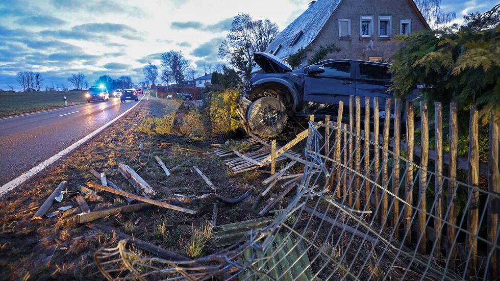 Der Fahrer kam verletzt ins Krankenhaus.