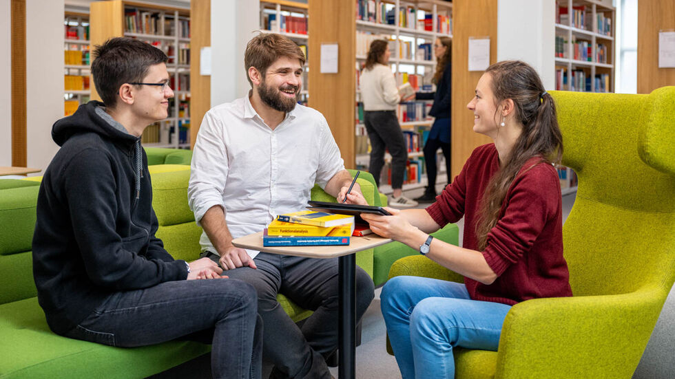 Studierende bewerten die TU Bergakademie Freiberg als die beste kleine Uni in Deutschland. Studierende bewerten die TU Bergakademie Freiberg als die beste kleine Uni in Deutschland.