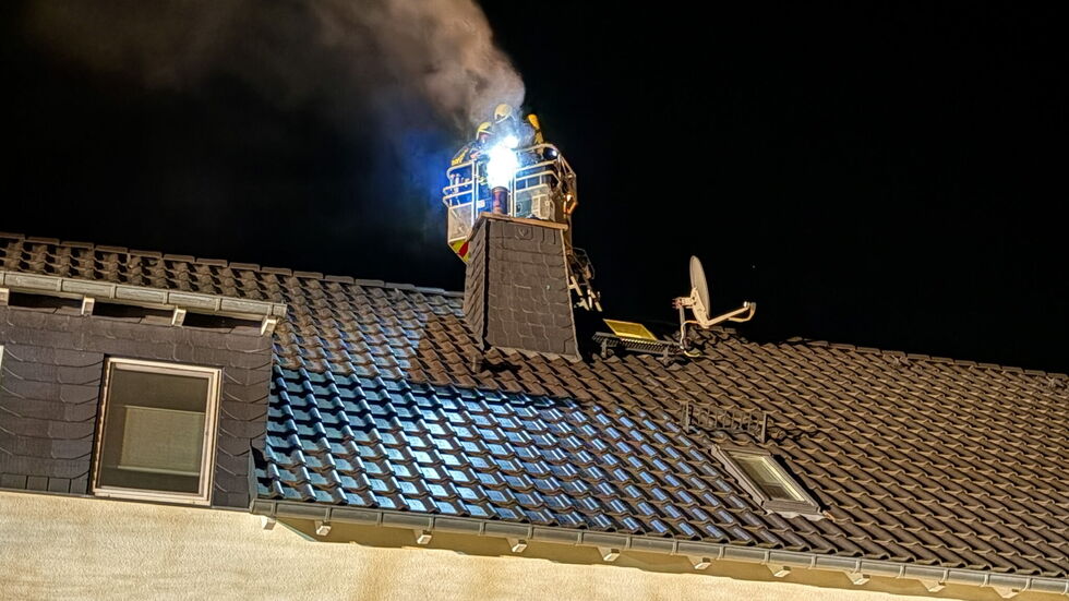 Feuerwehrleute konnten den Brand schnell löschen. Feuerwehrleute konnten den Brand schnell löschen.