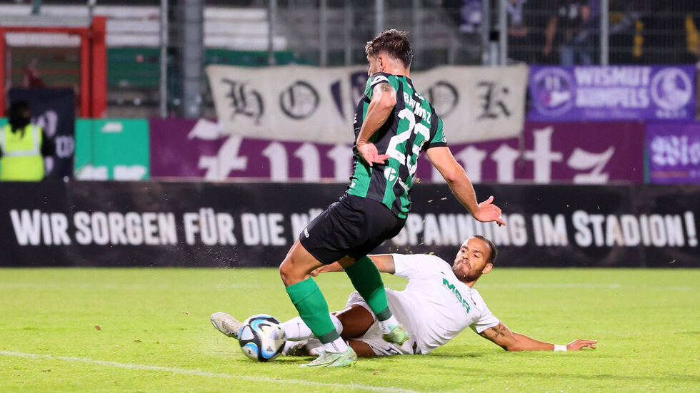 Auch Veilchenspieler Steffen Nkansah konnte die Münsteraner nicht aufhalten.