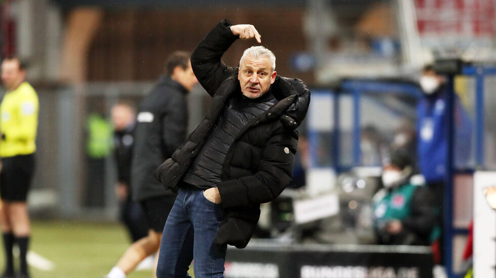 Pavel Dotchev stand als neuer Chefcoach für Aue an der Seitenlinie.