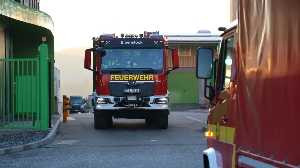 Zehn Einsatzfahrzeuge waren angerückt.