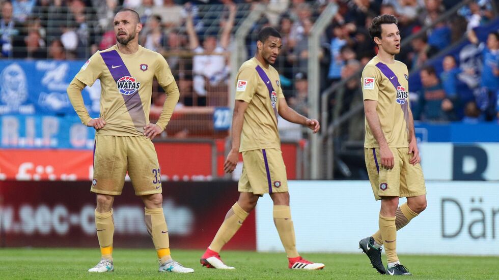 Enttäuschung bei den Veilchen nach der Pleite in Bochum.