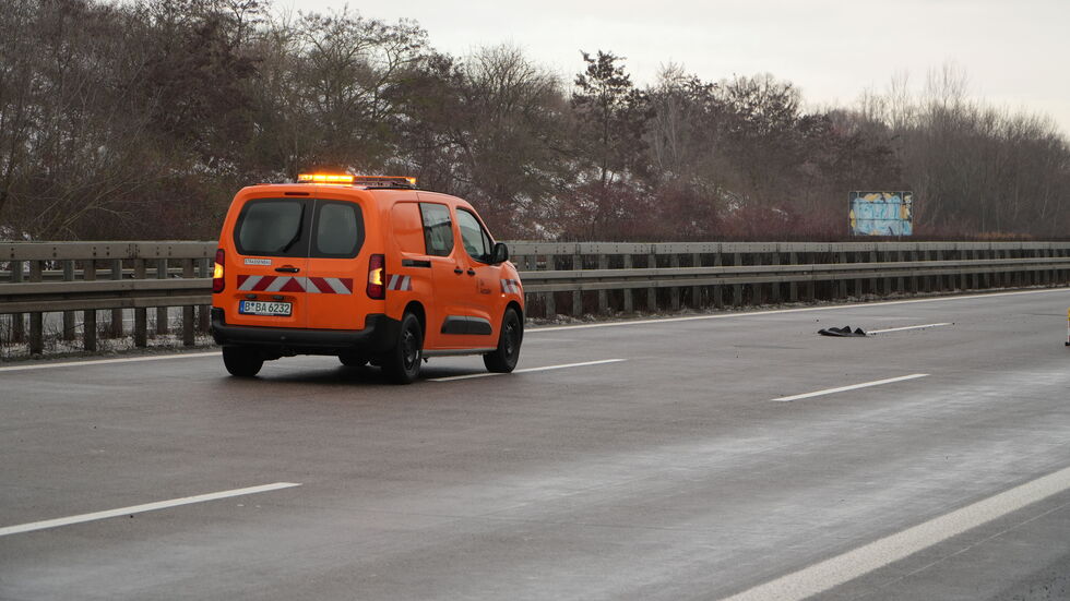 Die Löcher taten sich mitten auf der Autobahn auf.