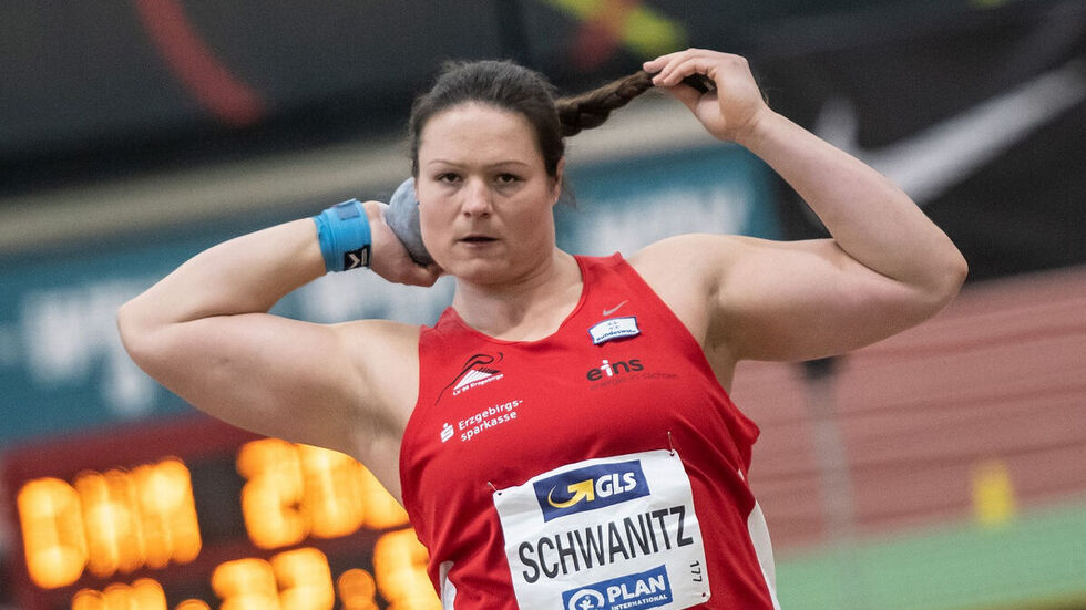 Auch Christina Schwanitz ist natürlich bei ihrem Heimwettbewerb dabei.