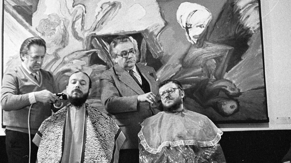 Die Künstler schoren sich 1981 die Köpfe kahl, um gegen den Einzug der Sowjettruppen in Afghanistan zu protestieren. Die Künstler schoren sich 1981 die Köpfe kahl, um gegen den Einzug der Sowjettruppen in Afghanistan zu protestieren