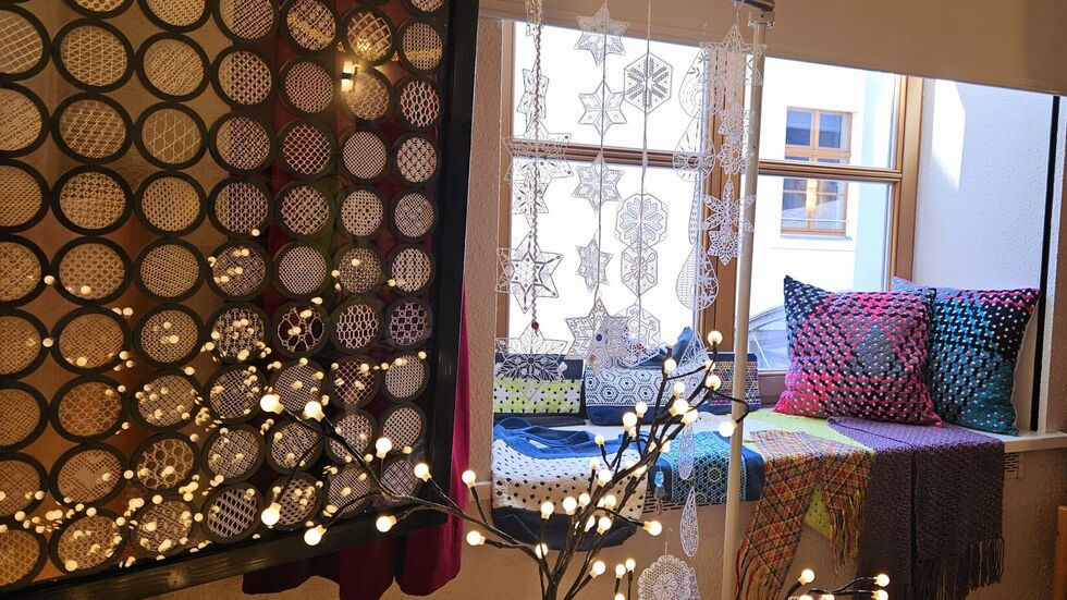 Geklöppeltes ist sehr schön auch zur Dekoration einsaetzbar. Geklöppeltes ist sehr schön auch zur Dekoration einsaetzbar.