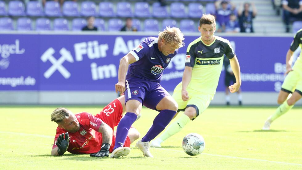 Erzgebirge Aue gewinnt das Heimspiel gegen Osnabrück mit 1:0. Erzgebirge Aue gewinnt das Heimspiel gegen Osnabrück mit 1:0.