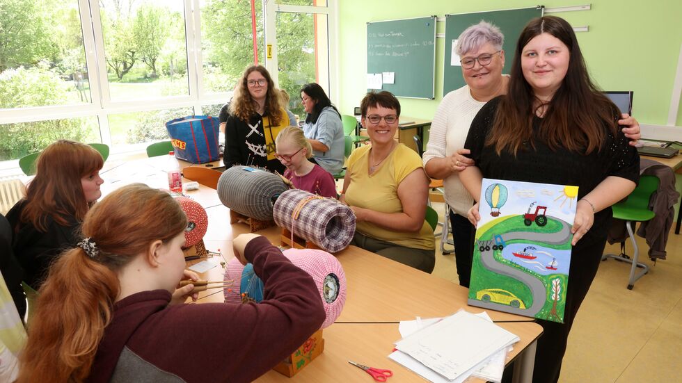 Die Kinder sind stolz auf das was sie schaffen.