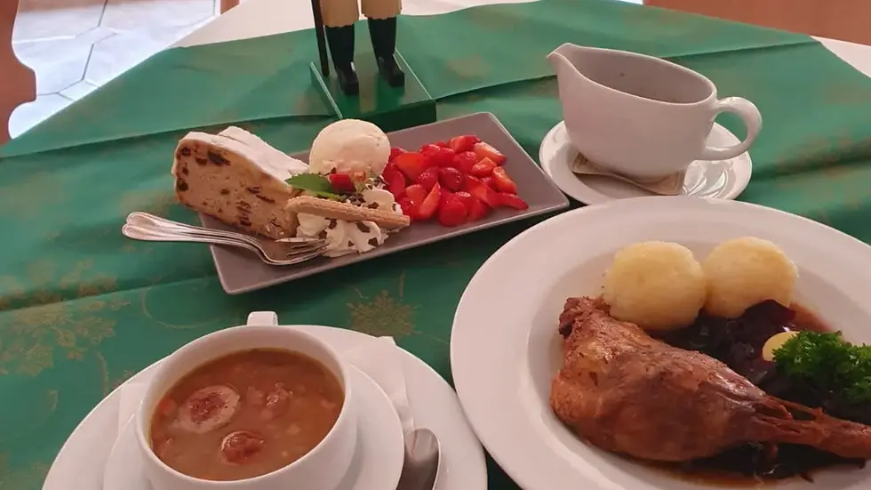 Gans, Rotkohl, Klöße, und Stollen auch!