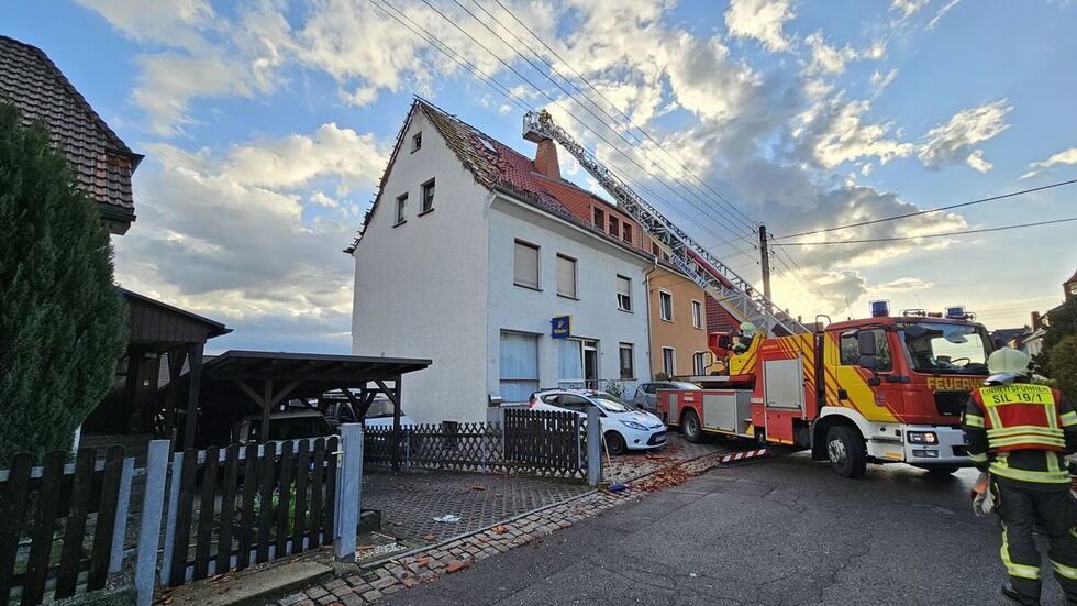 Die Feuerwehr war mit insgesamt 40 Kameraden im Einsatz.