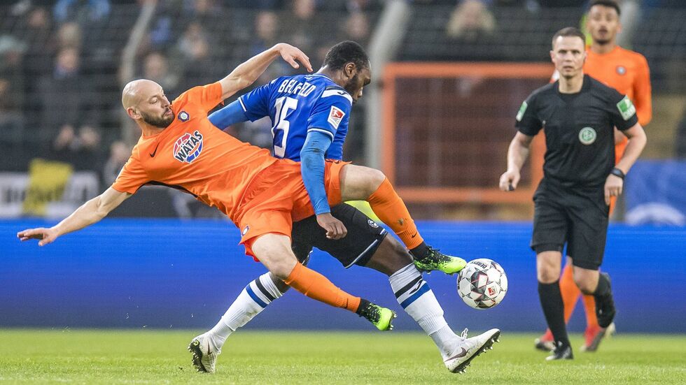 Erzgebirge Aue verliert in Bielefeld mit 1:2. Erzgebirge Aue verliert in Bielefeld mit 1:2.