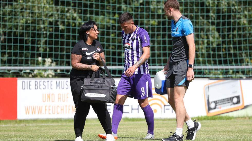 Antonio Jonjic (9, Aue) musste in der ersten Hälfte gegen Türgücü München verletzt ausgewechselt werden. Antonio Jonjic (9, Aue) musste in der ersten Hälfte gegen Türgücü München verletzt ausgewechselt werden.