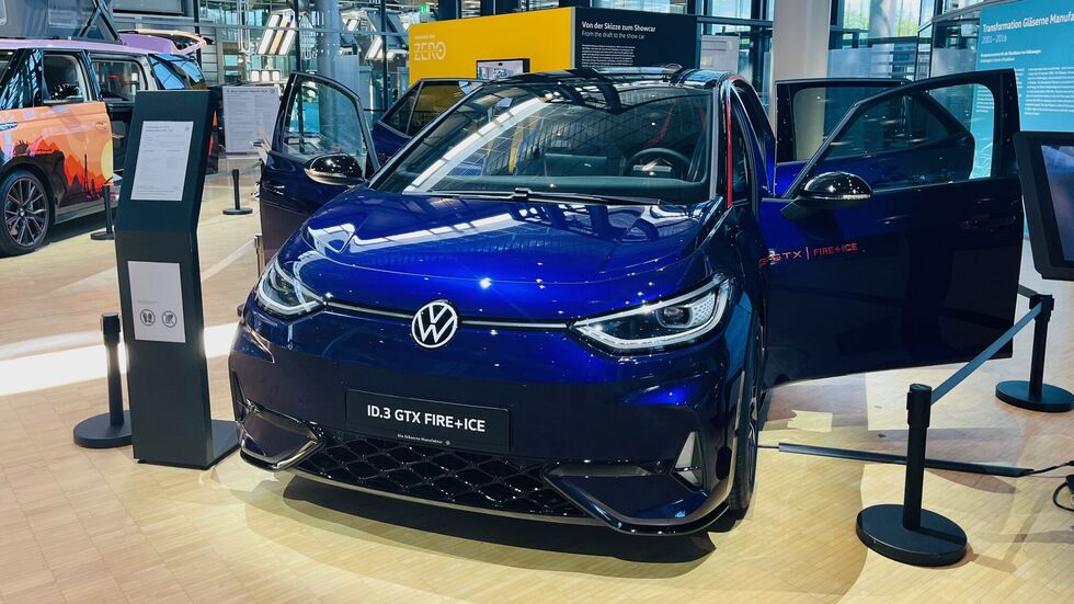 Der ID3 GTX ist schon in der Gläsernen Manufaktur zu besichtigen. Die ersten Auslieferungen der limitierten Edition erfolgen im Herbst Der ID3 GTX ist schon in der Gläsernen Manufaktur zu besichtigen. Die ersten Auslieferungen der limitierten Edition erfolgen im Herbst