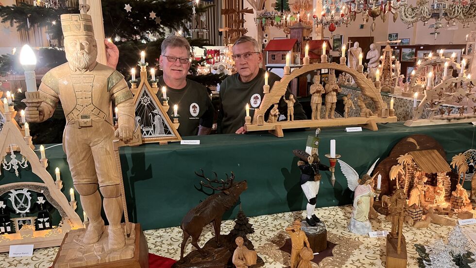 Thomas Stülpner und Gunter Helzig (v.l.n.r.) vom Natur- und Heimatverein Großolbersdorf freuen sich über die vielen Exponate. Thomas Stülpner und Gunter Helzig (v.l.n.r.) vom Natur- und Heimatverein Großolbersdorf freuen sich über die vielen Exponate.